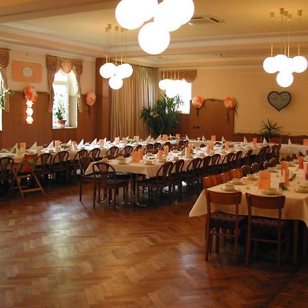 Fraenkischer Gasthof Lutz Giebelstadt Extérieur photo