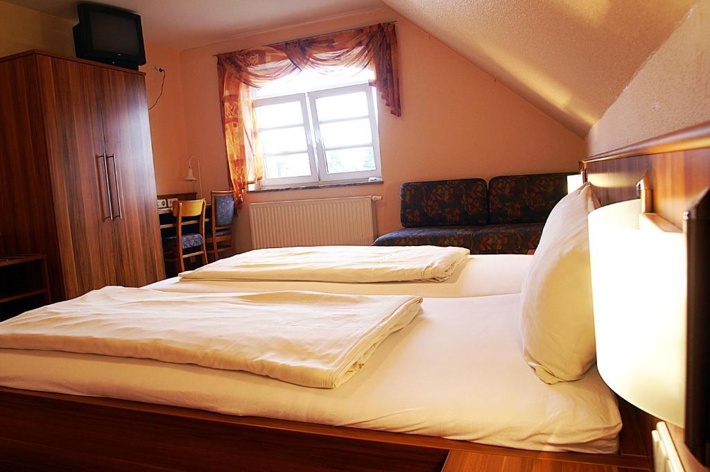 Fraenkischer Gasthof Lutz Giebelstadt Chambre photo